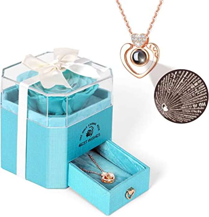 Caja regalo con rosa y collar 